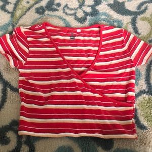 Striped cropped v neck T-shirt